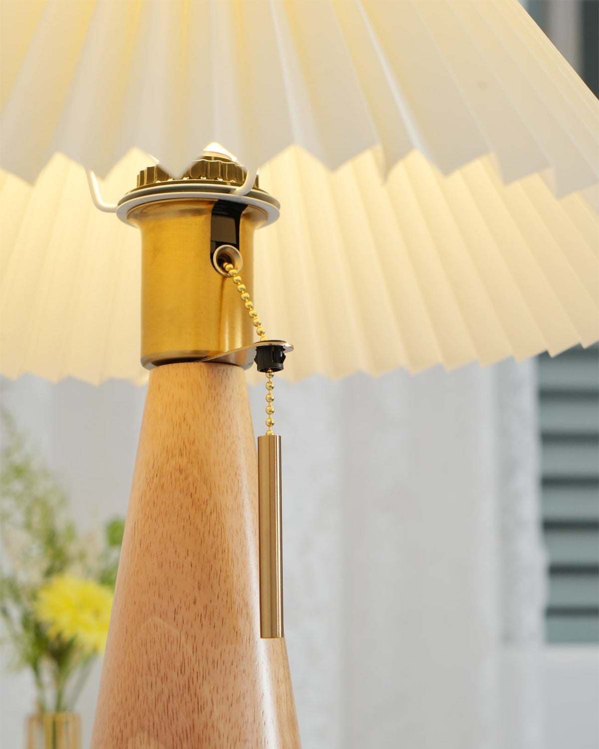 Mosrugs | AntiqueRadiance – Elegant Wood and Metal Table Lamp