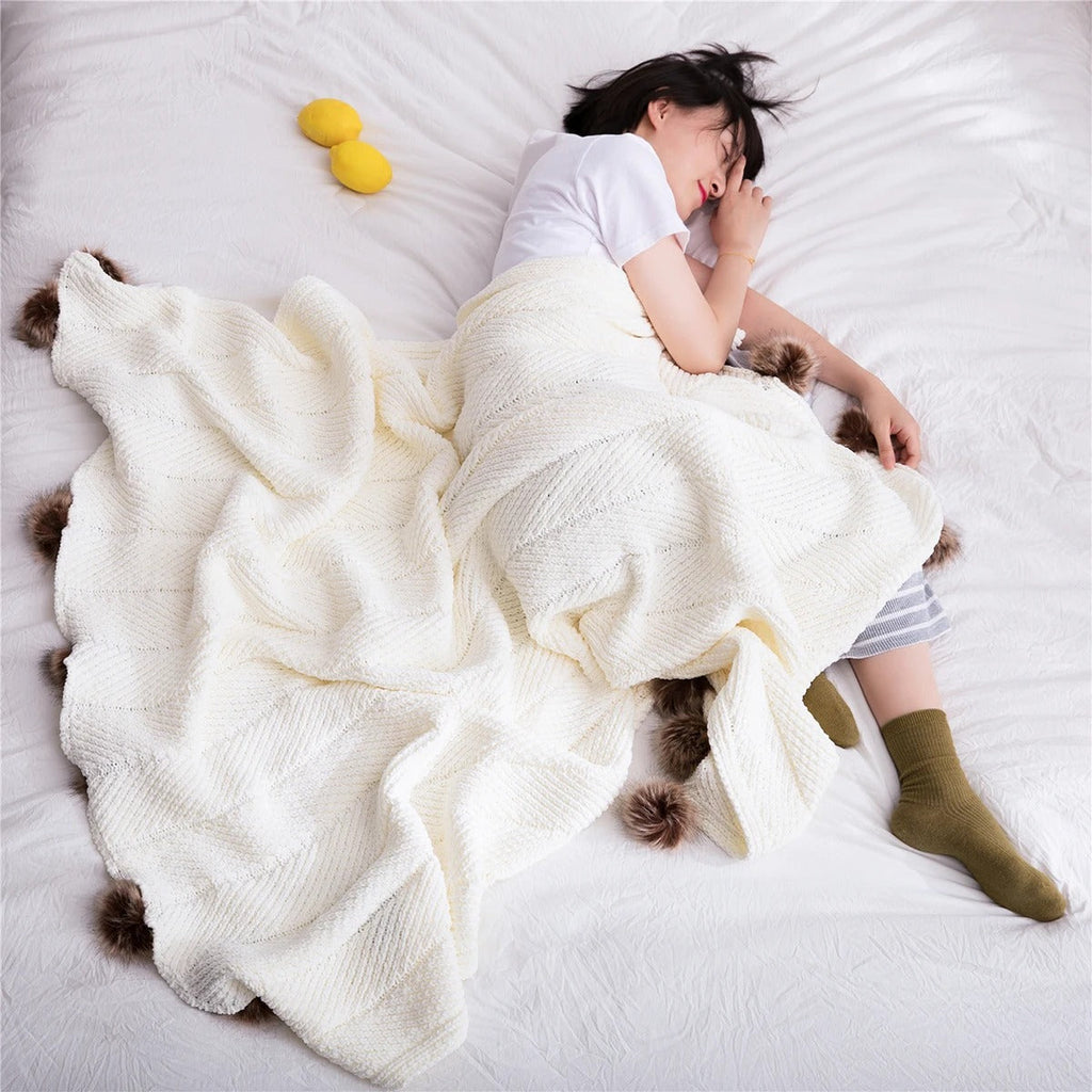 Mosrugs | KnitPom - Adorable Pompon Chenille Blanket