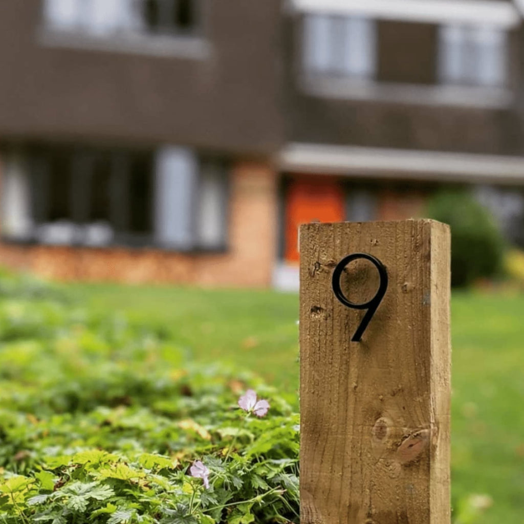Mosrugs | BoldDigits - Modern Address Numbers