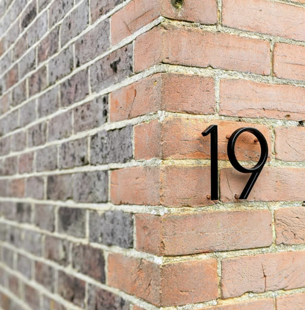 Mosrugs | BoldDigits - Modern Address Numbers