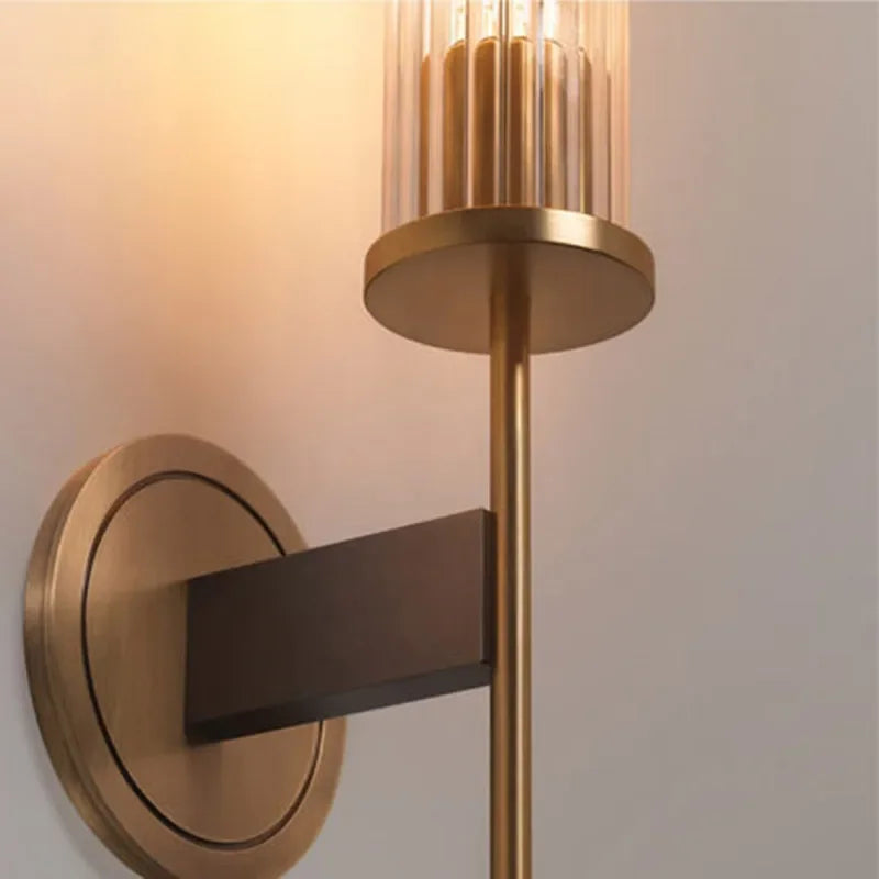 Mosrugs | Möni | Modern Wall Lamp with Ribbed Glass and Brass Finish